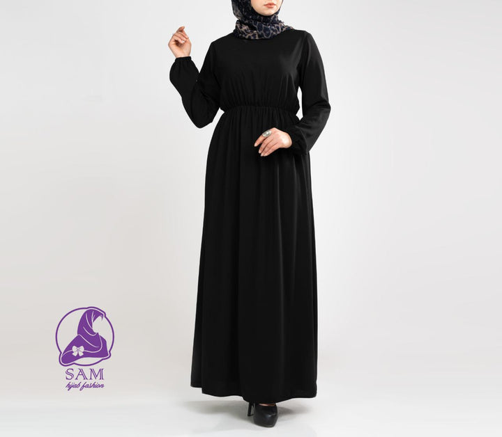 Basic dress with medium steak sleeve