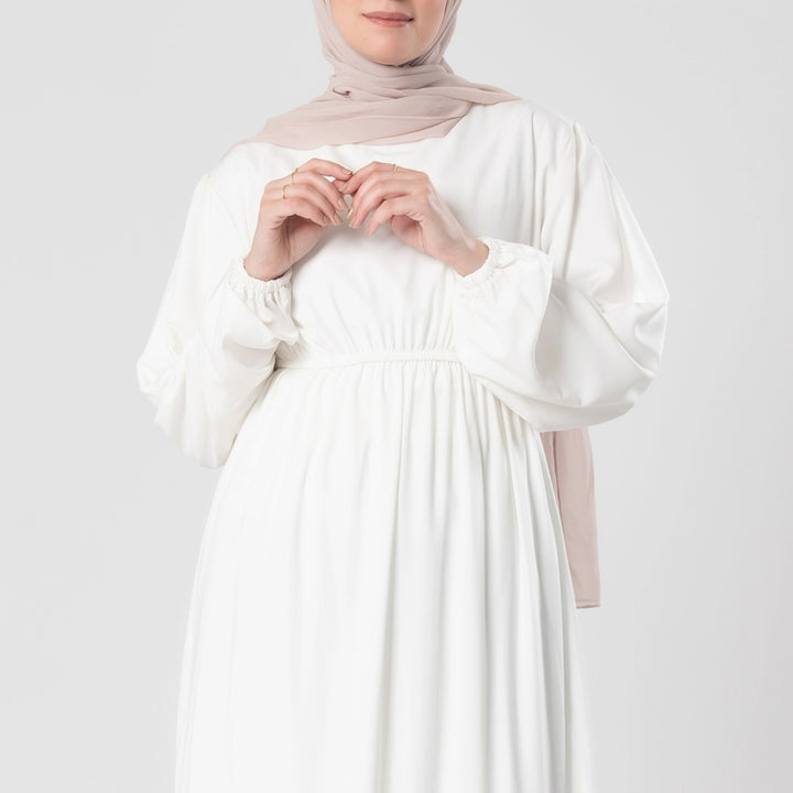 Basic dress with medium steak sleeve