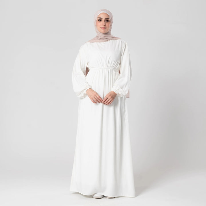 Basic dress with medium steak sleeve