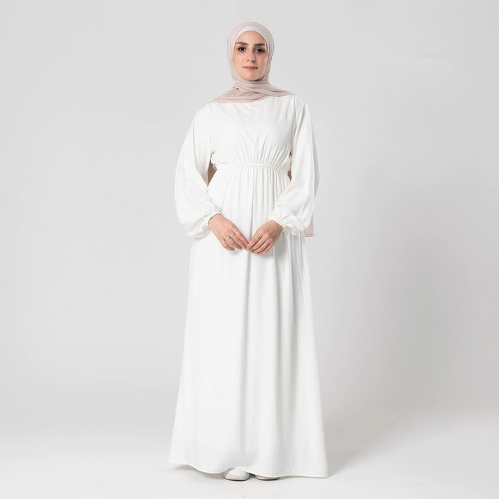 Basic dress with medium steak sleeve